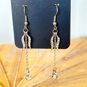 NWT Gorgeous Silver-tone Hanging Earrings